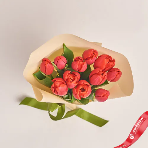 Фото 2: Букет из 11 красных тюльпанов в пудровой пленке. Сервис доставки цветов AzaliaNow