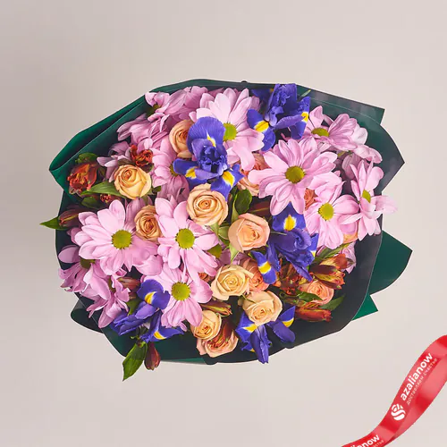 Фото 2: Букет из альстромерий, ирисов, хризантем и роз. Сервис доставки цветов AzaliaNow