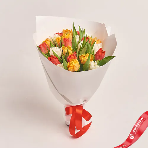 Фото 1: Букет из 15 пионовидных тюльпанов в белой бумаге. Сервис доставки цветов AzaliaNow