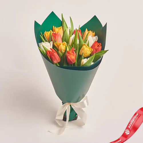 Фото 1: Букет из 15 пионовидных тюльпанов в зеленой бумаге. Сервис доставки цветов AzaliaNow
