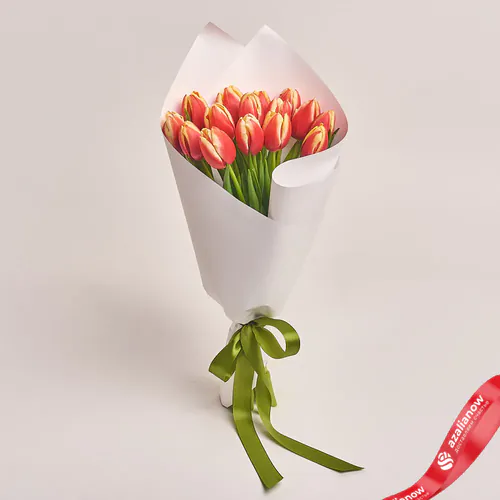 Фото 1: Букет из 15 красных тюльпанов в белой бумаге. Сервис доставки цветов AzaliaNow