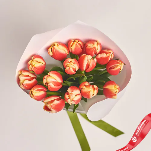Фото 2: Букет из 15 красных тюльпанов в белой бумаге. Сервис доставки цветов AzaliaNow