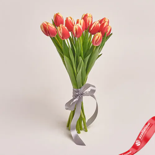 Фото 1: Букет из 15 красных тюльпанов с серой лентой. Сервис доставки цветов AzaliaNow