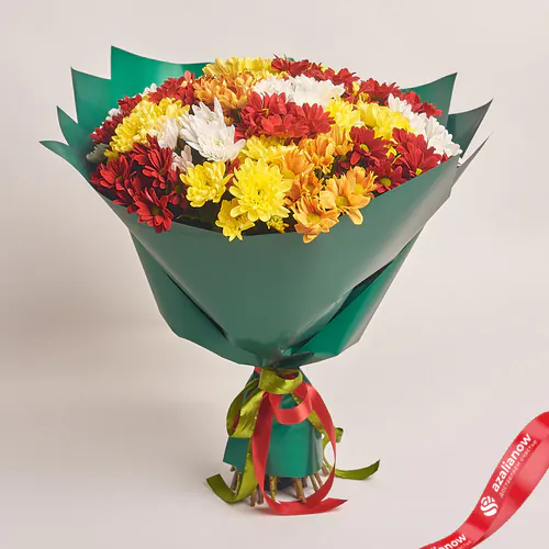 Фото 1: Букет из 25 кустовых хризантем в зеленой бумаге. Сервис доставки цветов AzaliaNow