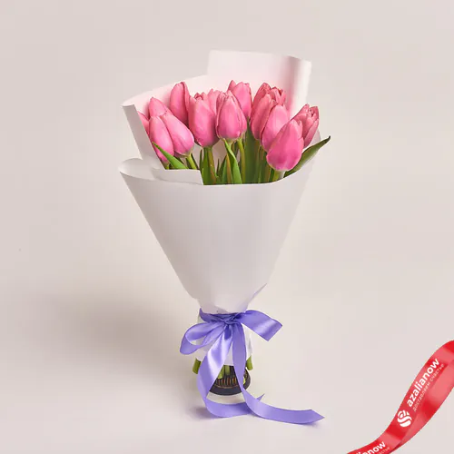 Фото 1: Букет из 15 розовых тюльпанов в белой бумаге. Сервис доставки цветов AzaliaNow