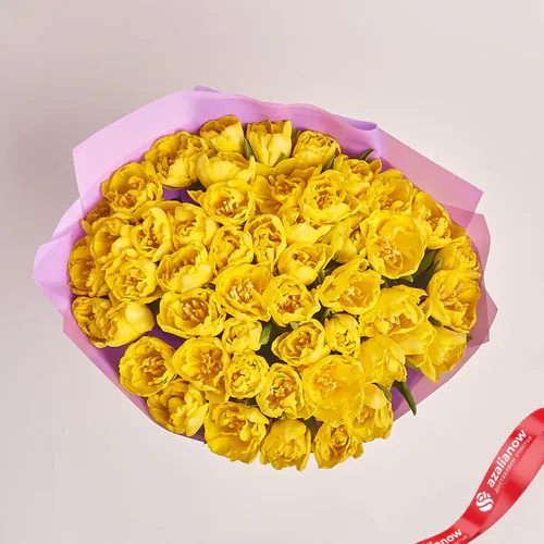 Фото 2: Букет из 51 пионовидного желтого тюльпана в фиолетовой пленке. Сервис доставки цветов AzaliaNow