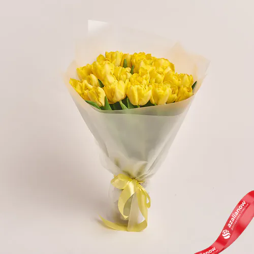 Фото 1: Букет из 25 пионовидных желтых тюльпанов в белой пленке. Сервис доставки цветов AzaliaNow