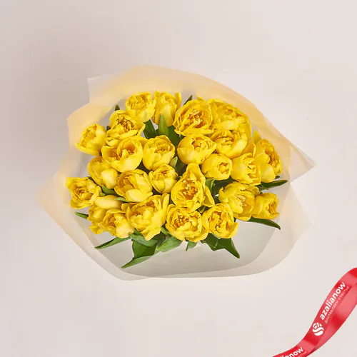 Фото 2: Букет из 25 пионовидных желтых тюльпанов в белой пленке. Сервис доставки цветов AzaliaNow
