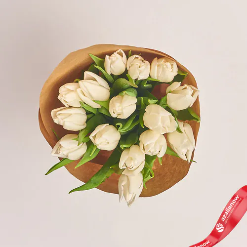 Фото 2: Букет из 15 белых тюльпанов в крафте. Сервис доставки цветов AzaliaNow