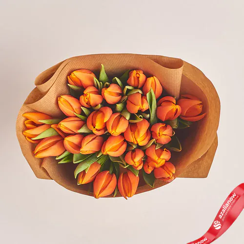 Фото 2: Букет из 25 оранжевых тюльпанов в крафте. Сервис доставки цветов AzaliaNow