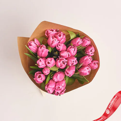 Фото 2: Букет из 25 розовых тюльпанов в крафте. Сервис доставки цветов AzaliaNow