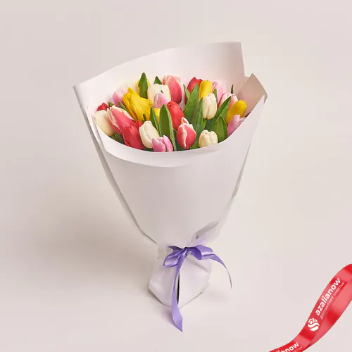 Фото 1: Букет из 25 тюльпанов микс в белой бумаге. Сервис доставки цветов AzaliaNow