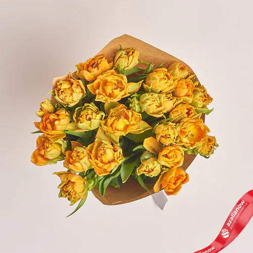 Фото 2: Букет из 25 пионовидных оранжевых тюльпанов в крафте. Сервис доставки цветов AzaliaNow