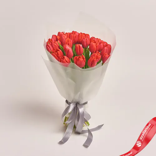 Фото 1: Букет из 35 красных тюльпанов в пленке. Сервис доставки цветов AzaliaNow