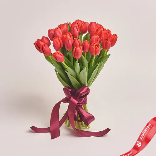 Фото 1: 35 красных тюльпанов, Россия. Сервис доставки цветов AzaliaNow