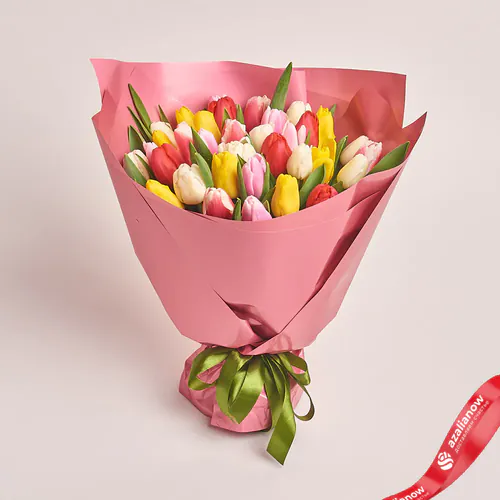 Фото 1: Букет из 35 тюльпанов микс в розовой бумаге. Сервис доставки цветов AzaliaNow