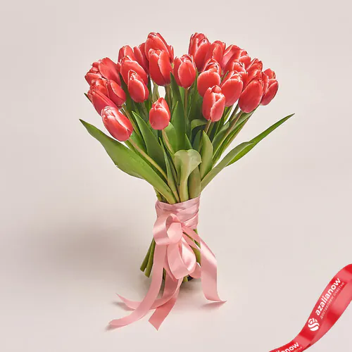 Фото 1: 35 красных тюльпанов, Россия. Сервис доставки цветов AzaliaNow