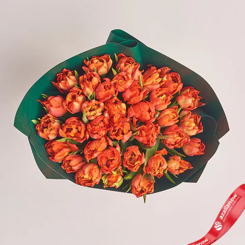 Фото 2: Букет из 35 пионовидных красных тюльпанов в зеленой бумаге. Сервис доставки цветов AzaliaNow