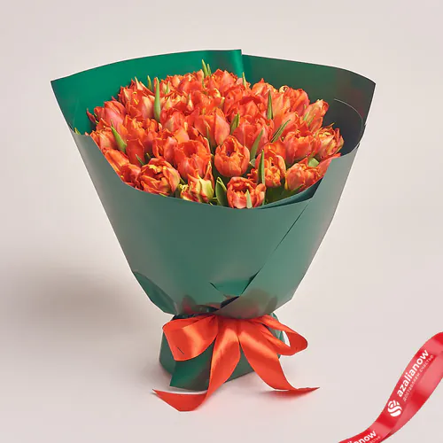 Фото 1: Букет из 35 пионовидных красных тюльпанов в зеленой бумаге. Сервис доставки цветов AzaliaNow
