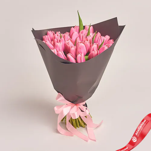 Фото 1: Букет из 51 розового тюльпана в коричневой пленке. Сервис доставки цветов AzaliaNow