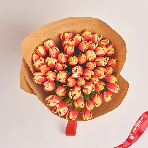 Фото 2: Букет из 51 красного тюльпана в крафте. Сервис доставки цветов AzaliaNow