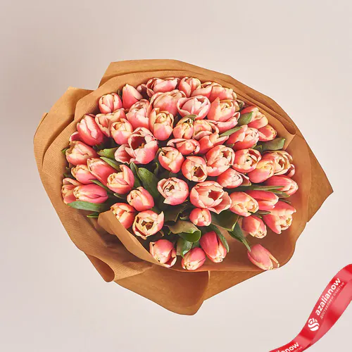 Фото 2: Букет из 51 розового тюльпана в крафте. Сервис доставки цветов AzaliaNow
