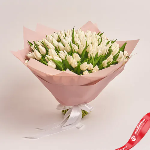 Фото 1: Букет из 101 белого тюльпана в кремовой бумаге. Сервис доставки цветов AzaliaNow