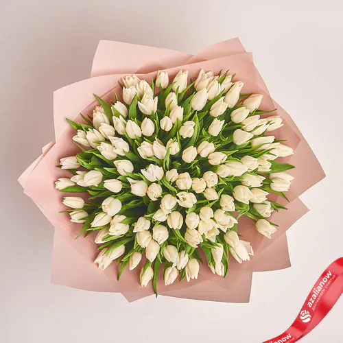 Фото 2: Букет из 101 белого тюльпана в кремовой бумаге. Сервис доставки цветов AzaliaNow