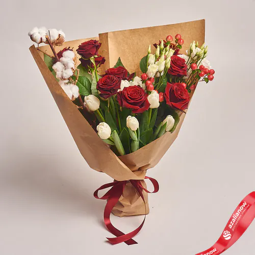 Фото 1: Букет из тюльпанов, роз, лизиантусов, хлопка. Сервис доставки цветов AzaliaNow
