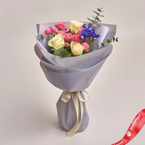 Фото 1: Букет из роз и ирисов «Пушкин». Сервис доставки цветов AzaliaNow
