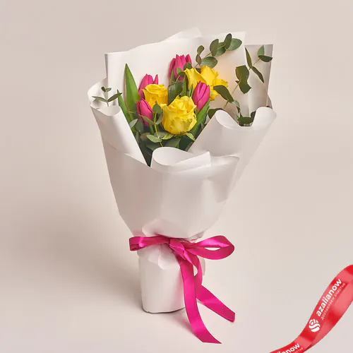 Фото 1: Букет из желтых роз и розовых тюльпанов «Поздравляю». Сервис доставки цветов AzaliaNow