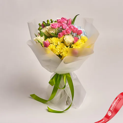 Фото 1: Букет из 8 роз, 5 тюльпанов, 2 хризантем и 1 гортензии в пленке. Сервис доставки цветов AzaliaNow