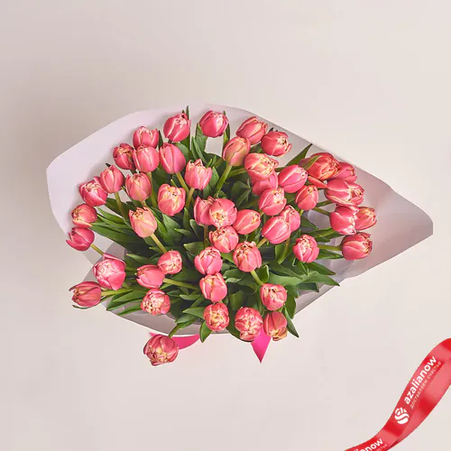 Фото 2: Букет из 51 розового тюльпана в светло-сиреневой пленке. Сервис доставки цветов AzaliaNow