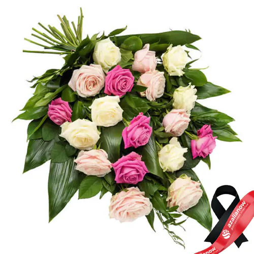 Фото 1: Траурный букет из розовых, белых и бежевых роз «Элегия». Сервис доставки цветов AzaliaNow