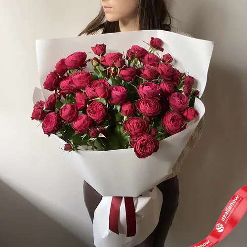 Фото 1: Букет из 9 кустовых пионовидных красных роз. Сервис доставки цветов AzaliaNow