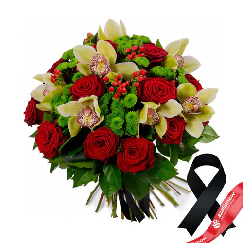 Фото 1: Траурный букет из роз, хризантем, орхидей и гиперикума «Соболезнования». Сервис доставки цветов AzaliaNow