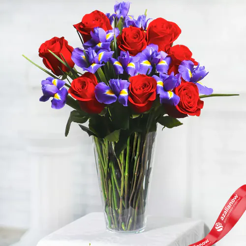 Фото 1: Букет из ирисов и красных роз «Цветочная фантазия». Сервис доставки цветов AzaliaNow