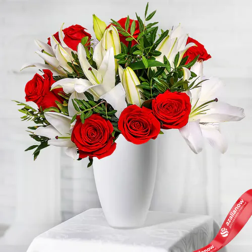 Фото 1: Букет из роз и лилий «Цветочный дуэт экстра». Сервис доставки цветов AzaliaNow