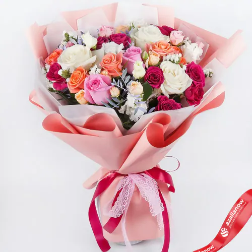 Фото 1: Букет из роз, лизиантусов, статицы «Цветочный эфир». Сервис доставки цветов AzaliaNow