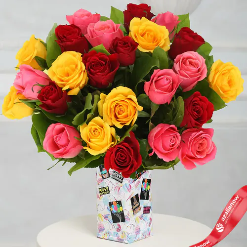 Фото 1: Букет из красных, желтых и розовых роз «Драгоценное ожерелье». Сервис доставки цветов AzaliaNow