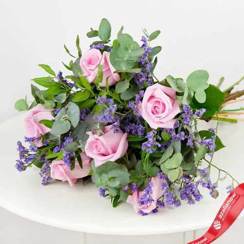 Фото 2: Букет из розовых роз и фиолетовой статицы «Фрея». Сервис доставки цветов AzaliaNow