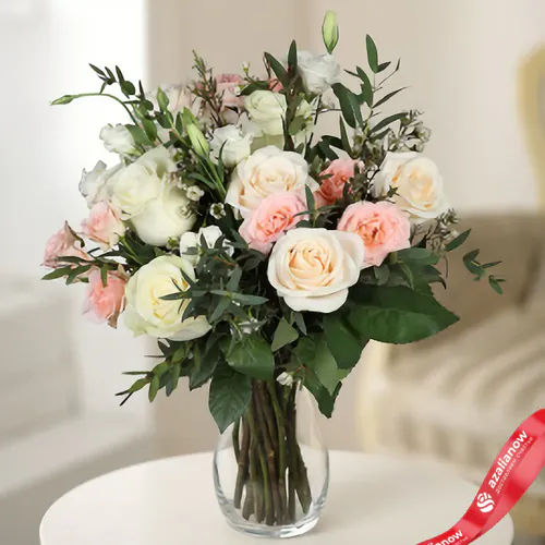 Фото 1: Букет из роз и лизиантусов «Изысканный комплимент». Сервис доставки цветов AzaliaNow