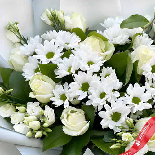 Фото 2: Букет из белых роз, лизиантусов и хризантем «Цветочный бриллиант». Сервис доставки цветов AzaliaNow