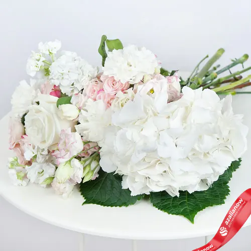 Фото 3: Букет из роз, гвоздик, лизиантусов и маттиолы «Кристал Пэлас». Сервис доставки цветов AzaliaNow