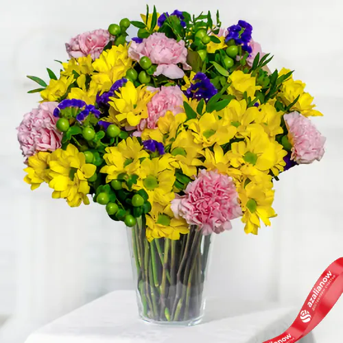 Фото 1: Букет из хризантем, гвоздик, гиперикума «Летнее время». Сервис доставки цветов AzaliaNow