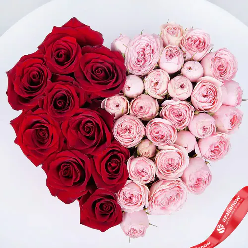 Фото 1: Букет из красных и розовых роз в коробке «Любящее сердце». Сервис доставки цветов AzaliaNow