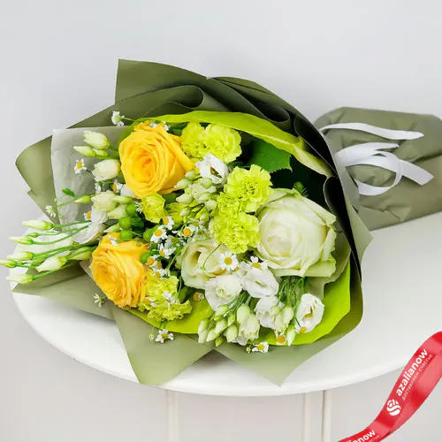 Фото 2: Букет из роз, гвоздик, лизиантусов, ромашек «Малахит». Сервис доставки цветов AzaliaNow