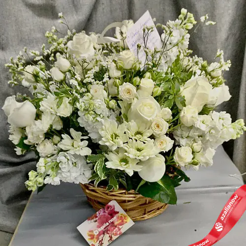 Фото 2: Букет из белых роз, хризантем, маттиол, дельфиниумов «Мила Мерседес». Сервис доставки цветов AzaliaNow