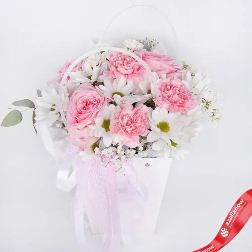 Фото 1: Букет из роз, гвоздик и хризантем в пакете «Милая леди». Сервис доставки цветов AzaliaNow