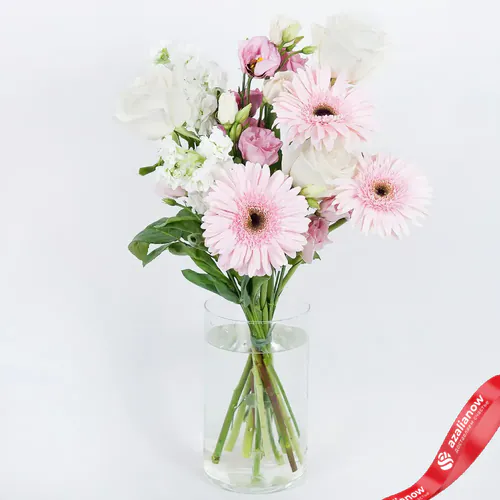 Фото 1: Букет из роз, гербер, маттиол и лизиантусов «Нежный мотив». Сервис доставки цветов AzaliaNow